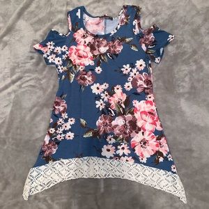 Adorable floral cold shoulder top!